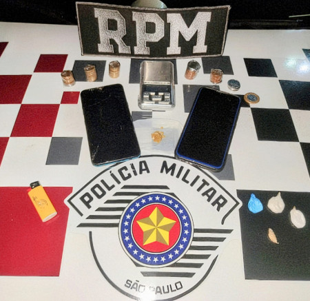 Ao ser visto saindo da linha fÃ©rrea, homem Ã© preso com porÃ§Ãµes de crack e cocaÃ­na em Dracena