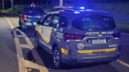 Na SP-294, PolÃ­cia RodoviÃ¡ria prende homem e recupera Hilux furtada