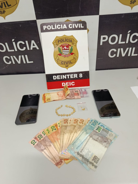 Pai e filho sÃ£o presos em flagrante por trÃ¡fico de droga e associaÃ§Ã£o no Conjunto Habitacional Ana Jacinta, em Presidente Prudente