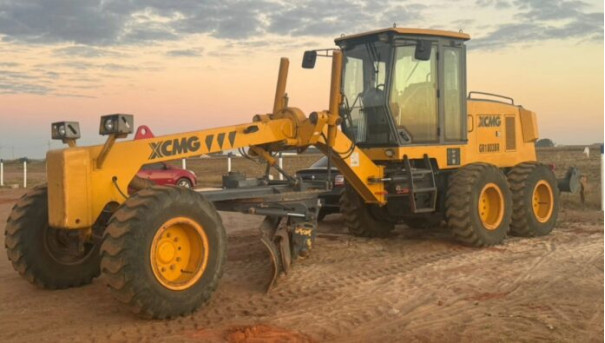 Parapuã recebe motoniveladora do governo federal