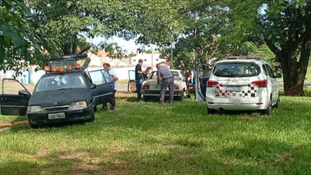 Homem Ã© encontrado morto dentro de veÃ­culo em RinÃ³polis