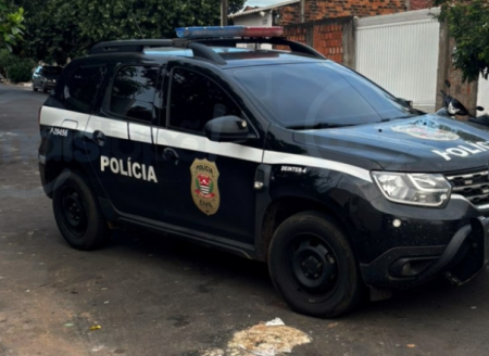 PolÃ­cia fecha ponto de venda de drogas em conjunto habitacional de TupÃ£