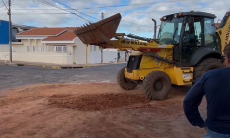 Prefeitura faz interdiÃ§Ã£o parcial do trÃ¢nsito na esquina da rua Presidente Vargas com Marechal Rondon
