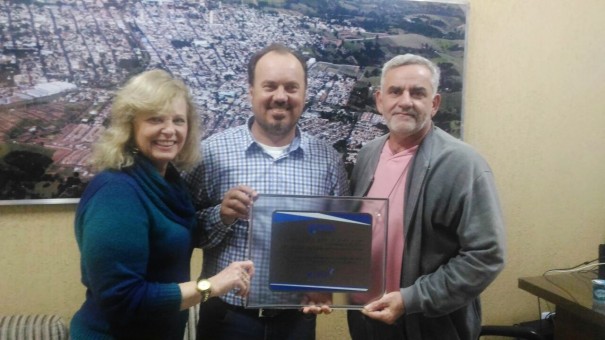 Plo da Universidade Anhanguera de Osvaldo Cruz recebe prmio de excelncia em ensino