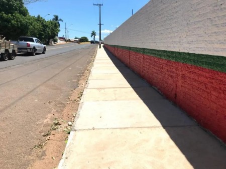 FLÓRIDA: Construção de calçadas e ponto de ônibus no recinto de rodeio recebem elogios