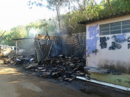 Incêndio destrói depósito de recicláveis em Osvaldo Cruz 