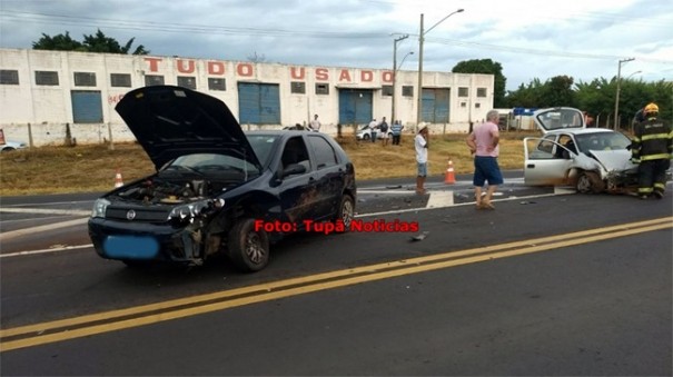 Cinco pessoas ficam feridas em acidente na SP-294 em Tup�