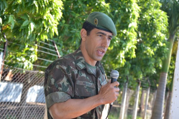 Major Roque procede inspeo regular no Tiro de Guerra de Osvaldo Cruz