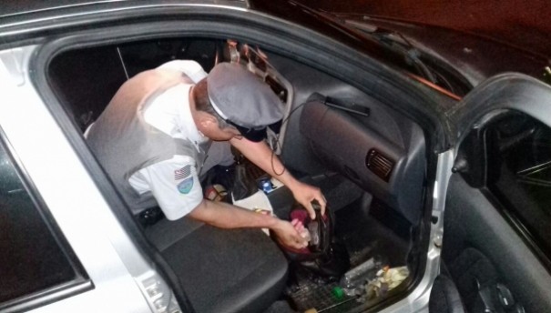 Costureira  flagrada com droga em carro pela PM Rodoviria
