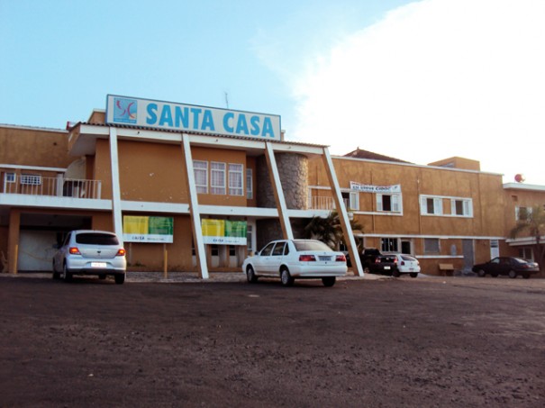 Mulher  socorrida para a Santa Casa de Osvaldo Cruz ferida por agresso