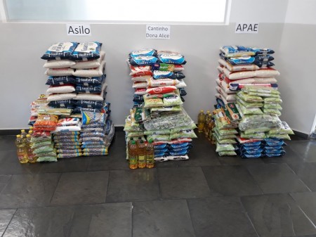 ACEOC arrecada mais de meia tonelada de alimentos que serão distribuídos para entidades do município