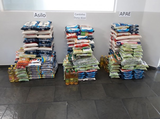 ACEOC arrecada mais de meia tonelada de alimentos que sero distribudos para entidades do municpio
