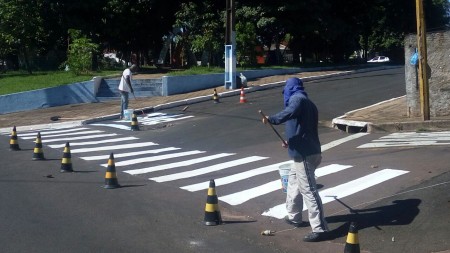 Demutran de Osvaldo Cruz inicia trabalho de recuperação de sinalização de trânsito