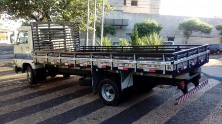 Prefeitura de Osvaldo Cruz adquire mais um caminhão para atender necessidades do município