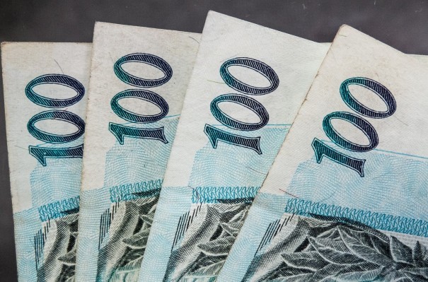 Governo prope salrio mnimo de R$ 1.002 para 2019