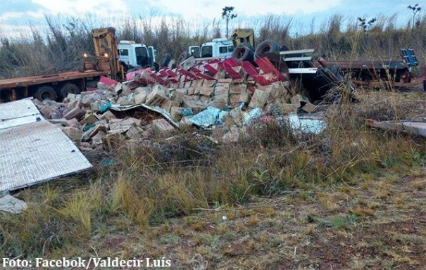 Caminhoneiro bastense sofre grave acidente na BR-153 em Gois