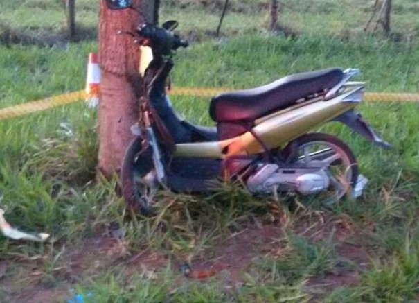 Adolescente morre aps bater motocicleta em rvore em Martinpolis