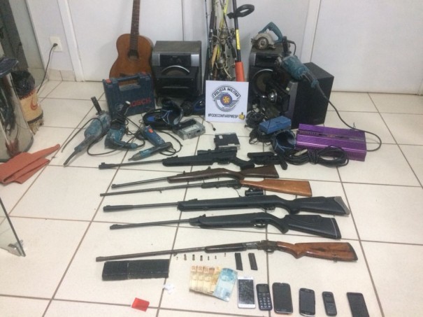Ladres furtam residncia em Luclia e so presos com armas e drogas 
