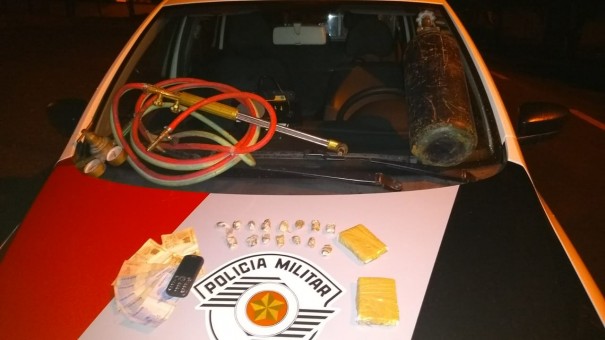 Polcia Militar de OC apreende droga e detm traficante na Vila Esperana