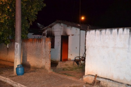 Homem coloca fogo na própria casa em Sagres após desentendimento com a amásia