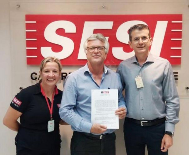 Prefeito de Salmour�o assina conv�nio com SESI para implanta��o do Programa Atleta do Futuro 