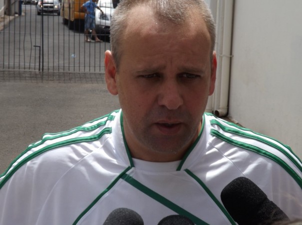 Delgado deixa o comando do Azulo