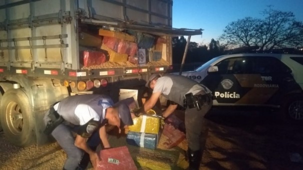 Motorista abordado em fiscalizao de trnsito transportava mais de 4 toneladas de maconha