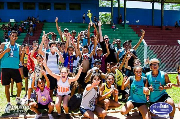 A equipe de Atletismo de Salmouro compete neste final de Semana em Adamantina 