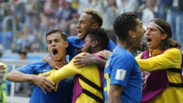 Brasil deslancha no fim do jogo, vence 1 na Copa e elimina Costa Rica