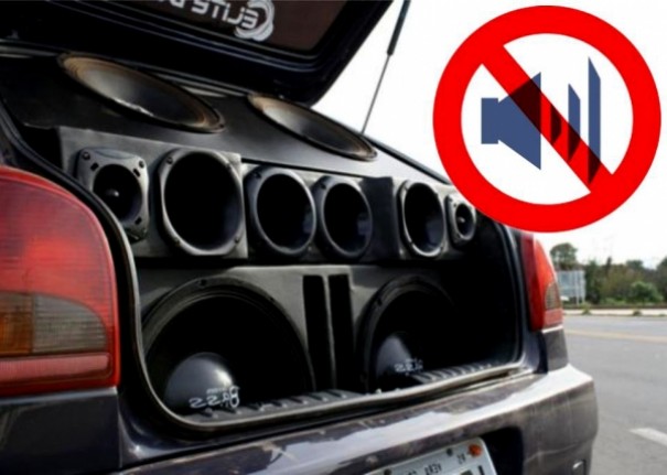 Condutor de veculo foi abordado com som alto e sem habilitao