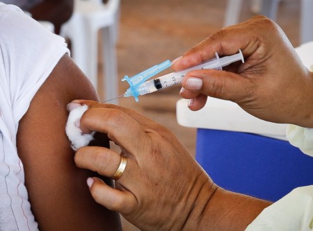 Saúde OC realiza drive thru de vacina contra a Covid-19 para dose de reforço em idosos que receberam imunizante da Pfizer