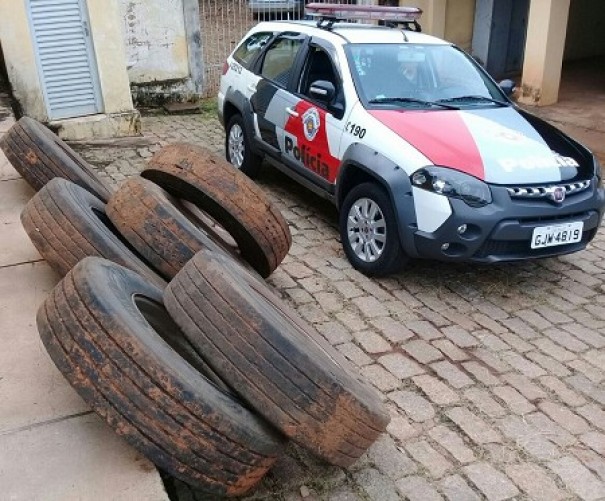 Polcia Militar recupera pneus e rodas de carreta furtados em Dracena
