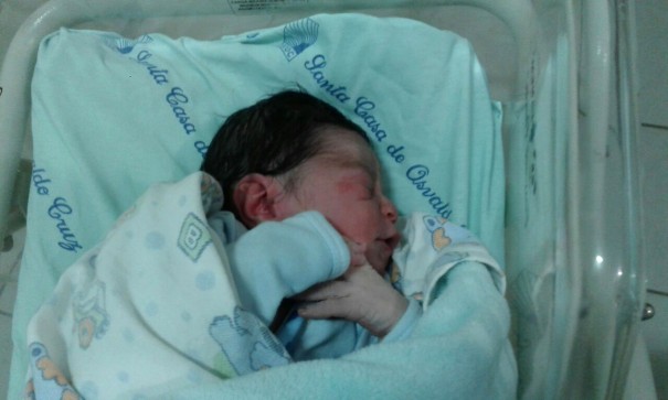 Mulher de Sagres entra em trabalho de parto e criana nasce no banheiro