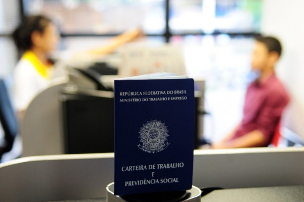 Mais de 40% dos jovens formados ocupam postos de menor qualificao