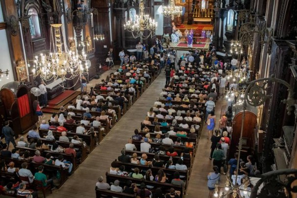 Catedral de Campinas celebra missa em homenagem s vtimas de ataque
