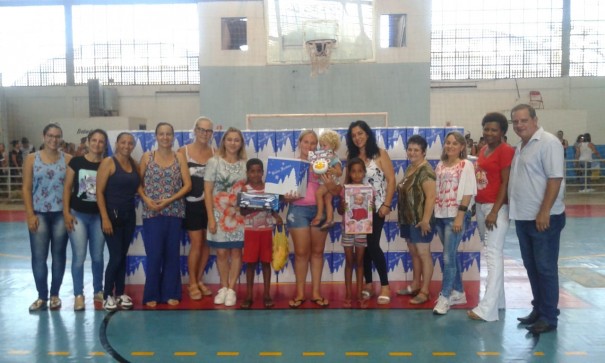 Setor Social de OC entrega cestas de Natal para famlias carentes do municpio