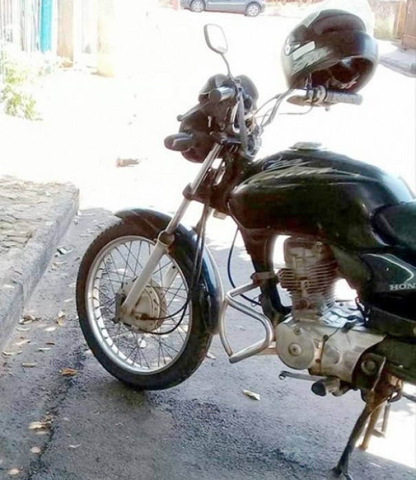 Moto  furtada em propriedade rural em Bastos