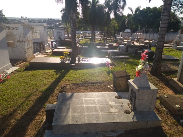 Prefeitura faz manuteno no cemitrio e pede colaborao dos moradores