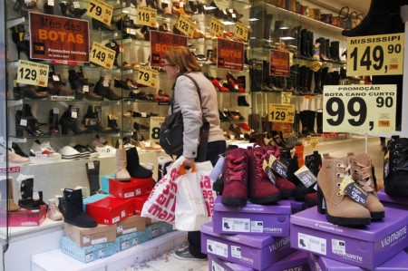 Confiança do comércio sobe de outubro para novembro, aponta FGV