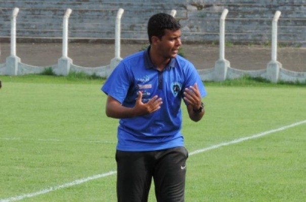Faltando poucos dias para a Copinha, tcnico diz que resolveu se desligar do Osvaldo Cruz