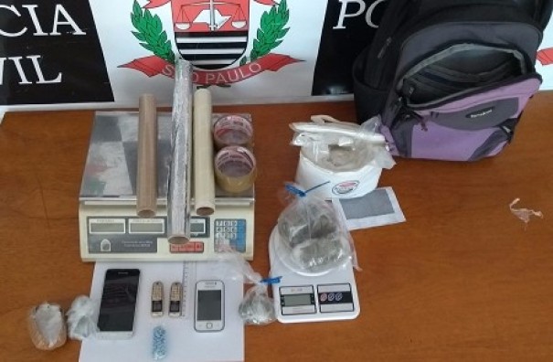 Polcia Civil fecha ponto de trfico de drogas em Junqueirpolis e prende mulher
