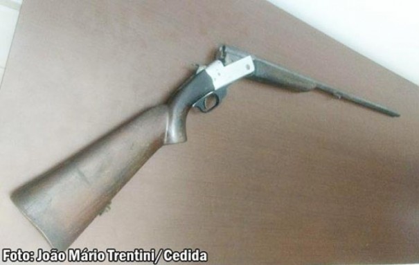 Caseiro de fazenda  detido com arma de fogo em Tup