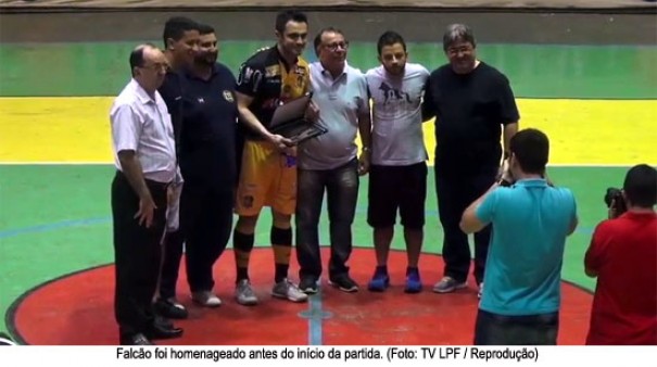 Falco  homenageado e elogia ligao de Dracena com o futsal