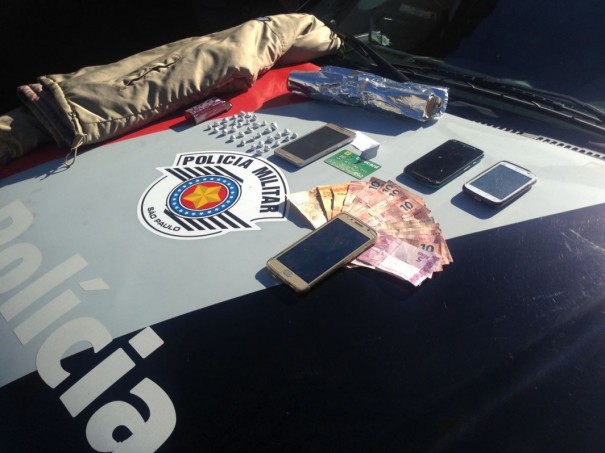 Irmos so presos pela PM por trfico de drogas, associao criminosa e furto qualificado