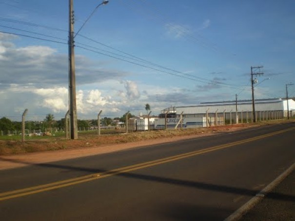 Agente Penitenci�rio atropela animal na vicinal Roberto Romanini, cai e sofre ferimentos