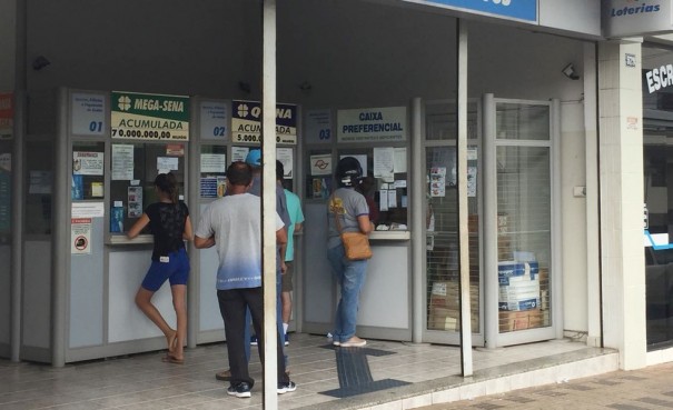 Bandidos assaltam casa lotrica no Centro de Santo Anastcio e fogem com cerca de R$ 8 mil em dinheiro
