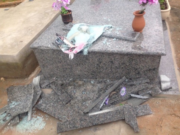 Cemitrio de Osvaldo Cruz volta a sofrer danos com aes de vandalismo 
