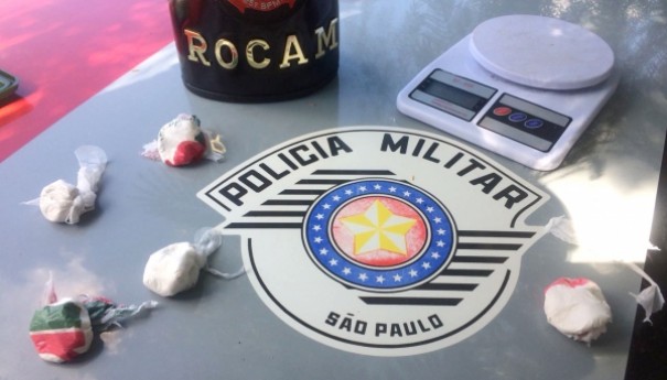 Mulheres s�o presas pela PM no Jardim Adamantina acusadas de tr�fico de drogas