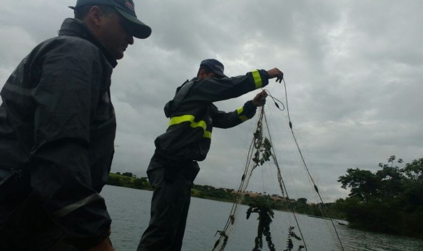 Pescadores so multados em R$ 1,4 mil por pesca irregular em Paulicia