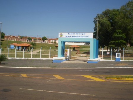 PM apreende doze adolescentes usando drogas em parque público